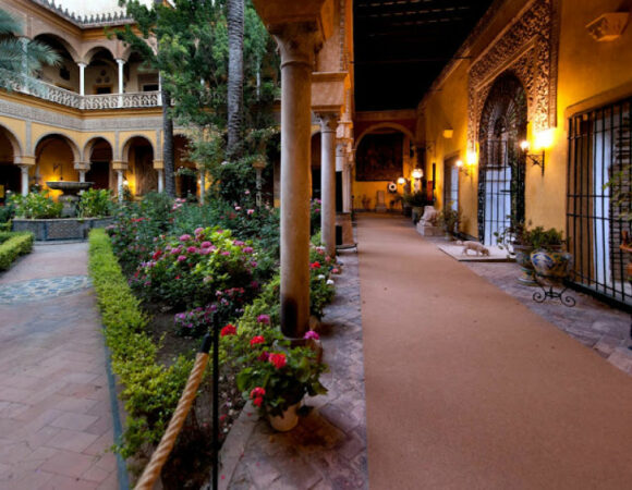 Palacio de las Dueñas. Visita nocturna a puerta cerrada
